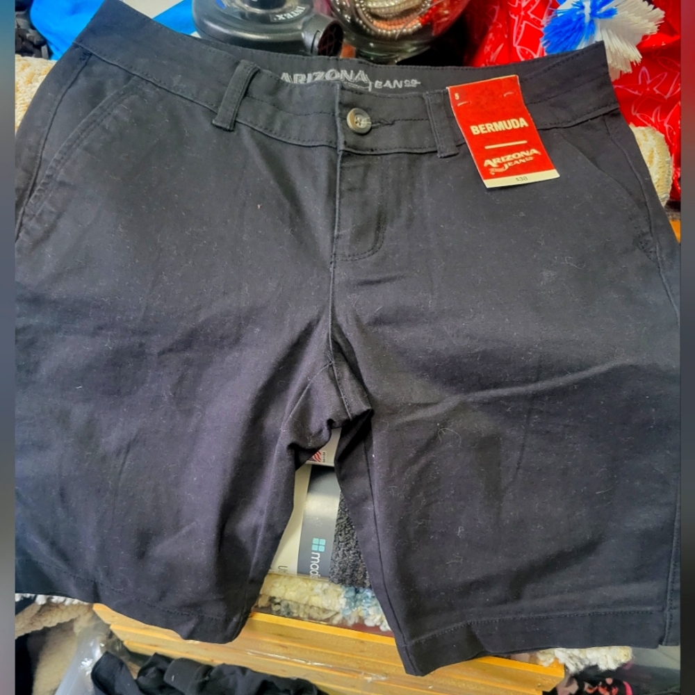 Women's/ Juniors size 5 Arizona Jean Co. Bermuda shorts. New with tags. Black